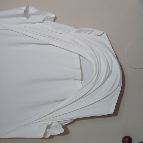 SHEIN .Cute short sleeve top with gathering around the bottom - Picture 2 of 4